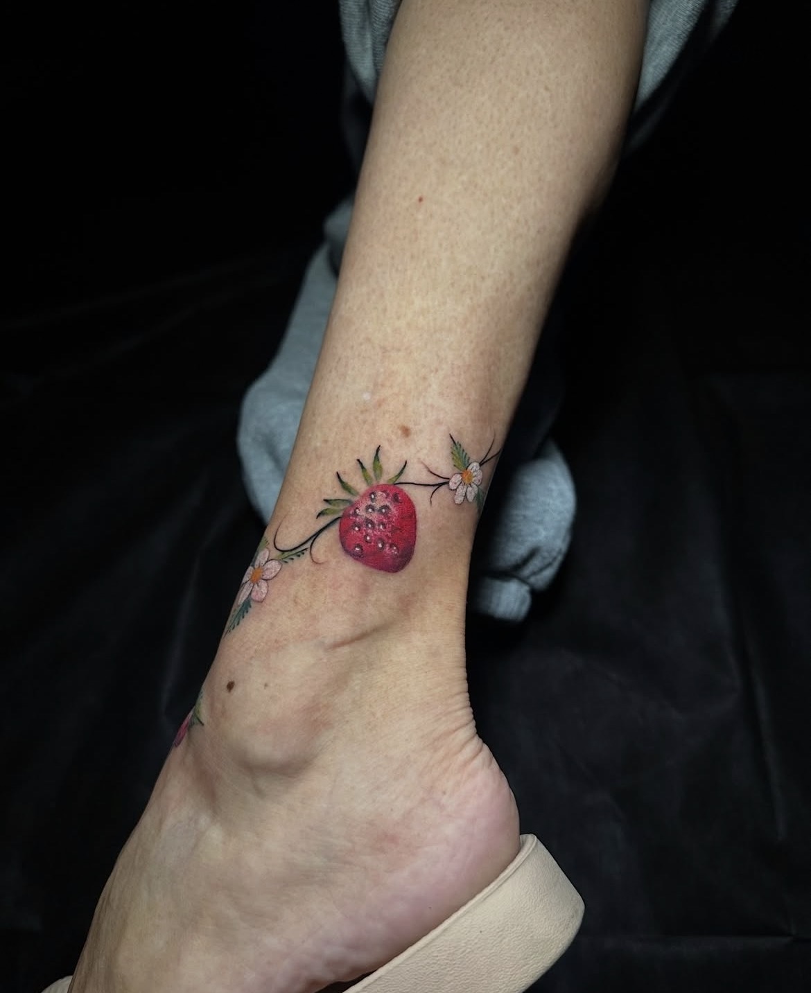 Strawberry & Daisies Anklet